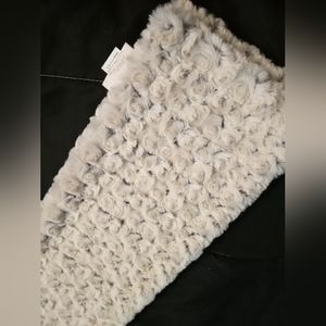 Tourance rosebud scarf